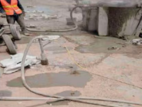 孟津水泥混凝土路面板底注浆技术 路面脱空注浆整治方案